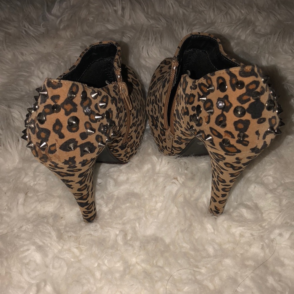 Heels - Picture 2 of 3